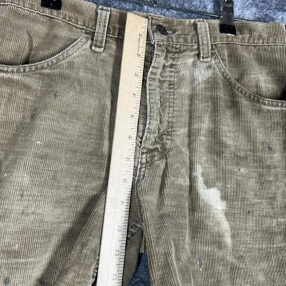 Vintage Levis Shorts Unisex Adults 31 Beige Corduroy Cut-Off Relaxed Fit Worn